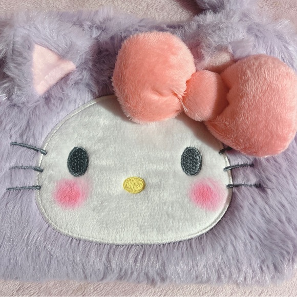 Hello Kitty Pastel Fuzzy Plush Pouch - NWOT - Picture 2 of 11